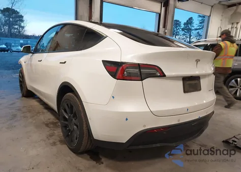 2022 Tesla Model Y Long Range Dual Motor All-Wheel Drive z USA, uszkodzony, nr VIN 7SAYGDEE3NF435942